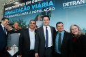 O governador Carlos Massa Ratinho Junior assinou nesta quarta-feira (14), no Palácio Iguaçu, a liberação de R$ 6 milhões para obras de sinalização viária em 39 cidades paranaenses. A iniciativa faz parte de um programa do Departamento de Trânsito do Paraná (Detran-PR) para regulamentar a circulação de veículos e pedestres.