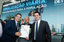 O governador Carlos Massa Ratinho Junior assinou nesta quarta-feira (14), no Palácio Iguaçu, a liberação de R$ 6 milhões para obras de sinalização viária em 39 cidades paranaenses. A iniciativa faz parte de um programa do Departamento de Trânsito do Paraná (Detran-PR) para regulamentar a circulação de veículos e pedestres.