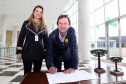 O governador Carlos Massa Ratinho Junior assinou nesta quarta-feira (14), no Palácio Iguaçu, a liberação de R$ 6 milhões para obras de sinalização viária em 39 cidades paranaenses. A iniciativa faz parte de um programa do Departamento de Trânsito do Paraná (Detran-PR) para regulamentar a circulação de veículos e pedestres. Prefeitura de Nova Esperança.