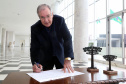 O governador Carlos Massa Ratinho Junior assinou nesta quarta-feira (14), no Palácio Iguaçu, a liberação de R$ 6 milhões para obras de sinalização viária em 39 cidades paranaenses. A iniciativa faz parte de um programa do Departamento de Trânsito do Paraná (Detran-PR) para regulamentar a circulação de veículos e pedestres. Prefeitura de Jaguapitã.
