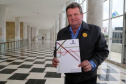 O governador Carlos Massa Ratinho Junior assinou nesta quarta-feira (14), no Palácio Iguaçu, a liberação de R$ 6 milhões para obras de sinalização viária em 39 cidades paranaenses. A iniciativa faz parte de um programa do Departamento de Trânsito do Paraná (Detran-PR) para regulamentar a circulação de veículos e pedestres. Prefeitura de Mallet.