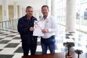 O governador Carlos Massa Ratinho Junior assinou nesta quarta-feira (14), no Palácio Iguaçu, a liberação de R$ 6 milhões para obras de sinalização viária em 39 cidades paranaenses. A iniciativa faz parte de um programa do Departamento de Trânsito do Paraná (Detran-PR) para regulamentar a circulação de veículos e pedestres. Prefeitura de Munhoz de Mello.