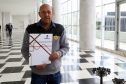 O governador Carlos Massa Ratinho Junior assinou nesta quarta-feira (14), no Palácio Iguaçu, a liberação de R$ 6 milhões para obras de sinalização viária em 39 cidades paranaenses. A iniciativa faz parte de um programa do Departamento de Trânsito do Paraná (Detran-PR) para regulamentar a circulação de veículos e pedestres. Prefeitura de Nova Fátima.