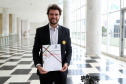 O governador Carlos Massa Ratinho Junior assinou nesta quarta-feira (14), no Palácio Iguaçu, a liberação de R$ 6 milhões para obras de sinalização viária em 39 cidades paranaenses. A iniciativa faz parte de um programa do Departamento de Trânsito do Paraná (Detran-PR) para regulamentar a circulação de veículos e pedestres. Prefeitura de Sertanópolis.