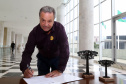 O governador Carlos Massa Ratinho Junior assinou nesta quarta-feira (14), no Palácio Iguaçu, a liberação de R$ 6 milhões para obras de sinalização viária em 39 cidades paranaenses. A iniciativa faz parte de um programa do Departamento de Trânsito do Paraná (Detran-PR) para regulamentar a circulação de veículos e pedestres. Prefeitura de Xambrê.