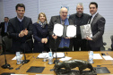 Pelo menos 78 esculturas originais do paranaense João Turin, que fazem parte do acervo do Estado, irão compor o memorial em homenagem ao artista, que será construído no Parque São Loureço, em Curitiba. O governador Carlos Massa Ratinho Junior e o prefeito Rafael Greca assinaram nesta quarta-feira (14), no Palácio Iguaçu, um protocolo de intenções que formaliza o repasse das obras de arte à prefeitura, para que sejam expostas no memorial.