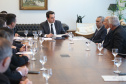 O governador Carlos Massa Ratinho Junior recebeu nesta quarta-feira (14), no Palácio Iguaçu, em Curitiba, o diretor-superintendente da empresa de laticínios Piracanjuba, Cesar Helou. Na reunião, o executivo confirmou dois novos investimentos da Região Sudoeste do Paraná que, somados, atingem o valor de R$ 110 milhões. A previsão é que os empreendimentos gerem 370 empregos diretor.