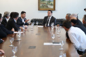 O governador Carlos Massa Ratinho Junior recebeu nesta quarta-feira (14), no Palácio Iguaçu, em Curitiba, o diretor-superintendente da empresa de laticínios Piracanjuba, Cesar Helou. Na reunião, o executivo confirmou dois novos investimentos da Região Sudoeste do Paraná que, somados, atingem o valor de R$ 110 milhões. A previsão é que os empreendimentos gerem 370 empregos diretor.