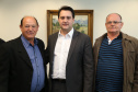 O governador Carlos Massa Ratinho Junior recebeu nesta quarta-feira (14), no Palácio Iguaçu, em Curitiba, o diretor-superintendente da empresa de laticínios Piracanjuba, Cesar Helou. Na reunião, o executivo confirmou dois novos investimentos da Região Sudoeste do Paraná que, somados, atingem o valor de R$ 110 milhões. A previsão é que os empreendimentos gerem 370 empregos diretor.