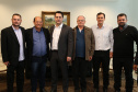 O governador Carlos Massa Ratinho Junior recebeu nesta quarta-feira (14), no Palácio Iguaçu, em Curitiba, o diretor-superintendente da empresa de laticínios Piracanjuba, Cesar Helou. Na reunião, o executivo confirmou dois novos investimentos da Região Sudoeste do Paraná que, somados, atingem o valor de R$ 110 milhões. A previsão é que os empreendimentos gerem 370 empregos diretor.
