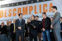 O governador Carlos Massa Ratinho Junior e o chefe da Casa Civil, Guto Silva, lançaram nesta quarta-feira (14), no Palácio Iguaçu, o programa Descomplica, iniciativa de caráter permanente do Governo do Estado para simplificar e desburocratizar a vida dos empreendedores.