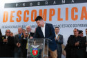 O governador Carlos Massa Ratinho Junior e o chefe da Casa Civil, Guto Silva, lançaram nesta quarta-feira (14), no Palácio Iguaçu, o programa Descomplica, iniciativa de caráter permanente do Governo do Estado para simplificar e desburocratizar a vida dos empreendedores.