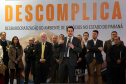 O governador Carlos Massa Ratinho Junior e o chefe da Casa Civil, Guto Silva, lançaram nesta quarta-feira (14), no Palácio Iguaçu, o programa Descomplica, iniciativa de caráter permanente do Governo do Estado para simplificar e desburocratizar a vida dos empreendedores.
