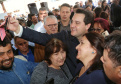 O governador Carlos Massa Ratinho Junior entregou nesta quinta-feira (15) os títulos de propriedades de imóveis para 367 famílias de Paranaguá, no Litoral. Elas ocupam terras devolutas, pertencentes ao Estado. A titulação corresponde a uma área de aproximadamente 112 hectares, abrangendo as localidades de Jardim Jacarandá e Ouro Fino, no perímetro urbano de Paranaguá. Foto: Gilson Abreu/AEN