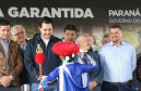 O governador Carlos Massa Ratinho Junior entregou nesta quinta-feira (15) os títulos de propriedades de imóveis para 367 famílias de Paranaguá, no Litoral. Elas ocupam terras devolutas, pertencentes ao Estado. A titulação corresponde a uma área de aproximadamente 112 hectares, abrangendo as localidades de Jardim Jacarandá e Ouro Fino, no perímetro urbano de Paranaguá. Foto: Gilson Abreu/AEN
