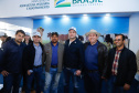 O governador Carlos Massa Ratinho Junior reforçou nesta quinta-feira (15), na Agroleite, em Castro, a necessidade de o Paraná agregar tecnologia e industrialização à produção do leite, mantendo o Estado em uma posição de destaque no País. Em sua 19ª edição, a feira é uma das principais vitrines do Brasil de novas tecnologias para o setor.