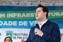 Pinhais, na Região Metropolitana de Curitiba, vai investir em construção de calçadas, compra de maquinários e reparos em escolas. O montante soma R$ 5,5 milhões e inbclui, também, a ampliação do sistema de abastecimento de água. Nesta sexta-feira (16), o governador Carlos Massa Ratinho Junior confirmou o pacote de investimento no município e destacou outras ações do Estado na Grande Curitiba.
