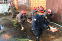 Uma busca que exige mergulhos em locais profundos, salvamento em áreas remotas ou em montanhas, resgate a pessoas soterradas. Estes são alguns exemplos de situações extremas que exigem uma atuação especializada do Corpo de Bombeiros. No Paraná, os profissionais passam por treinamentos especiais que os preparam para agir de forma rápida e eficiente sempre que precisam atender situações complexas, muito além do combate a incêndios. Foto: Divulgação/Corpo de Bombeiros