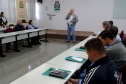 Representantes da cadeia produtiva da sericicultura debatem no Instituto Agronômico do Paraná (IAPAR), em Londrina, formas de modernizar e crescer de forma sustentável. Esse foi o ponto de partida do Curso de Atualização em Sericicultura, que começou nesta terça (20) e vai até a próxima sexta, com o apoio da Universidade Estadual de Londrina (UEL), Fiação de Seda Bratac e Emater. Foto: Divulgação/Iapar