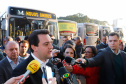 O governador Carlos Massa Ratinho Junior entregou, nesta quarta-feira (21), novos ônibus para atender o sistema de transporte coletivo da Região Metropolitana de Curitiba. Os veículos foram adquiridos por empresas que operam o sistema, em ação coordenada pela Comec.