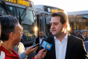 O governador Carlos Massa Ratinho Junior entregou, nesta quarta-feira (21), novos ônibus para atender o sistema de transporte coletivo da Região Metropolitana de Curitiba. Os veículos foram adquiridos por empresas que operam o sistema, em ação coordenada pela Comec.