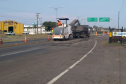 Na PR-323, no Noroeste do Estado, foram iniciados serviços de fresagem, que é a retirada da camada superior do pavimento, seguida pela reperfilagem, que consiste na aplicação de concreto betuminoso usinado a quente (CBUQ) e compactação desse material. O resultado será uma pista plana, sem deformações e buracos. Os trabalhos começaram em Cianorte e devem ser executados até Maringá, em uma extensão de 77,11 quilômetros.Foto: Divulgação/DER