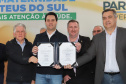 O governador Carlos Massa Ratinho Junior autorizou nesta quinta-feira (22) o início de obras de uma nova unidade do Hospital e Maternidade Dr. Paulo Fortes, em São Mateus do Sul. Presentes na solenidade: prefeito de São Mateus do Sul, Luiz Adyr Gonsalves Pereira; os secretários: da Saúde, Beto Preto; de Infraestrutura e Logística, Sandro Alex; deputados: Alexandre Curi; Hussein Bakri; Emerson Bacil; entre outros.São Mateus do Sul, 22-08-19.Foto: Arnaldo Alves / ANPr.
