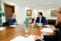 O governador Carlos Massa Ratinho Junior se reuniu nesta quinta-feira (22), no Palácio Iguaçu, com o cônsul-geral dos Estados Unidos em São Paulo, Adam Shub, para debater possíveis parcerias que atendam as áreas de educação e segurança pública. 