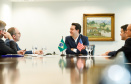 O governador Carlos Massa Ratinho Junior se reuniu nesta quinta-feira (22), no Palácio Iguaçu, com o cônsul-geral dos Estados Unidos em São Paulo, Adam Shub, para debater possíveis parcerias que atendam as áreas de educação e segurança pública. 