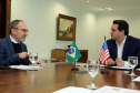 O governador Carlos Massa Ratinho Junior se reuniu nesta quinta-feira (22), no Palácio Iguaçu, com o cônsul-geral dos Estados Unidos em São Paulo, Adam Shub, para debater possíveis parcerias que atendam as áreas de educação e segurança pública. .Foto Gilson Abreu/AEN