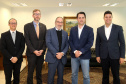 O governador Carlos Massa Ratinho Junior se reuniu nesta quinta-feira (22), no Palácio Iguaçu, com o cônsul-geral dos Estados Unidos em São Paulo, Adam Shub, para debater possíveis parcerias que atendam as áreas de educação e segurança pública. .Foto Gilson Abreu/AEN