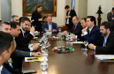 O governador Carlos Massa Ratinho Junior participou neste sábado (24), em Vitória (ES), da quarta reunião do Consórcio de Integração Sul e Sudeste (Cosud), que reúne os sete estados das duas regiões. O encontro resultou na Carta de Vitória, em que os governadores expressam apoio às reformas em curso no plano federal e às medidas econômicas essenciais ao equilíbrio fiscal da União, dos estados e dos municípios.