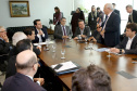 O governador Carlos Massa Ratinho Junior anunciou um pacote de investimentos para o Noroeste do Paraná, que inclui recursos para o Hospital Regional de Paranavaí e um plano de irrigação agrícola para a região. As medidas foram confirmadas em reunião com lideranças políticas e de outros segmentos, nesta segunda-feira (26), no Palácio Iguaçu, em Curitiba.Curitiba,26/08/2019 Foto:Jaelson Lucas/AEN