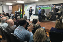 A terceira audiência pública do Plano Plurianual 2020-2023 foi realizada nesta terça-feira (27) em Apucarana e teve participação de representantes da sociedade civil, autoridades, lideranças de diversos segmentos, do setor produtivo, acadêmicos, diretores e professores de instituições de ensino superior da região do Vale do Ivaí. O encontro reuniu aproximadamente 150 pessoas no Salão Nobre da prefeitura. Foto: Divulgação/SEPL
