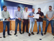 O Instituto de Terras, Cartografia e Geologia do Paraná (ITCG), vinculado à Secretaria do Desenvolvimento Sustentável e do Turismo, entregou nesta quinta-feira (29) documentos técnicos para a regularização de imóveis de 46 pequenos produtores rurais que ocupam terras particulares no município de Renascença, no Sudoeste do Estado. Foto: Divulgação/SEDEST