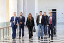 Um acordo assinado pelo governador Carlos Massa Ratinho Junior e o Grupo Latam Airlines vai abrir 71 novos voos no Estado. A empresa destaca que haverá ampliação de 17% das operações Paraná, fazendo do Estado o quarto maior mercado da companhia no Brasil. O anúncio feito nesta sexta-feira (30), no Palácio Iguaçu, em Curitiba.Curitiba, 30-08-19.Foto: Arnaldo Alves / AEN