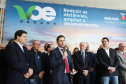 Um acordo assinado pelo governador Carlos Massa Ratinho Junior e o Grupo Latam Airlines vai abrir 71 novos voos no Estado. A empresa destaca que haverá ampliação de 17% das operações Paraná, fazendo do Estado o quarto maior mercado da companhia no Brasil. O anúncio feito nesta sexta-feira (30), no Palácio Iguaçu, em Curitiba.Curitiba, 30-08-19.Foto: Arnaldo Alves / AEN