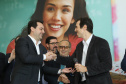 O governador Carlos Massa Ratinho Junior assinou, nesta sexta-feira (30), autorização para avanços de carreira de servidores estaduais. Foram autorizadas promoções e progressões para servidores da Educação e do Ensino Superior. 