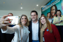 O governador Carlos Massa Ratinho Junior assinou, nesta sexta-feira (30), autorização para avanços de carreira de servidores estaduais. Foram autorizadas promoções e progressões para servidores da Educação e do Ensino Superior. 