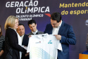 O governador Carlos Massa Ratinho Junior lançou nesta segunda-feira (2), em cerimônia no Palácio Iguaçu, o programa Geração Olímpica, que só neste ano garantirá 1.252 bolsas esportivas nas modalidades olímpicas e paralímpicas para jovens promessas, atletas de renome mundial e técnicos. A Companhia Paranaense de Energia (Copel), patrocinadora da iniciativa, investe R$ 4,75 milhões. É o maior programa de bolsa-atleta do País, em nível estadual.