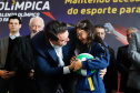 O governador Carlos Massa Ratinho Junior lançou nesta segunda-feira (2), em cerimônia no Palácio Iguaçu, o programa Geração Olímpica, que só neste ano garantirá 1.252 bolsas esportivas nas modalidades olímpicas e paralímpicas para jovens promessas, atletas de renome mundial e técnicos. A Companhia Paranaense de Energia (Copel), patrocinadora da iniciativa, investe R$ 4,75 milhões. É o maior programa de bolsa-atleta do País, em nível estadual.