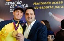 O governador Carlos Massa Ratinho Junior lançou nesta segunda-feira (2), em cerimônia no Palácio Iguaçu, o programa Geração Olímpica, que só neste ano garantirá 1.252 bolsas esportivas nas modalidades olímpicas e paralímpicas para jovens promessas, atletas de renome mundial e técnicos. A Companhia Paranaense de Energia (Copel), patrocinadora da iniciativa, investe R$ 4,75 milhões. É o maior programa de bolsa-atleta do País, em nível estadual.