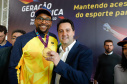 O governador Carlos Massa Ratinho Junior lançou nesta segunda-feira (2), em cerimônia no Palácio Iguaçu, o programa Geração Olímpica, que só neste ano garantirá 1.252 bolsas esportivas nas modalidades olímpicas e paralímpicas para jovens promessas, atletas de renome mundial e técnicos. A Companhia Paranaense de Energia (Copel), patrocinadora da iniciativa, investe R$ 4,75 milhões. É o maior programa de bolsa-atleta do País, em nível estadual.