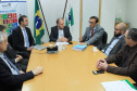O Governo do Estado deu início nesta terça-feira (03) a mais um projeto inovador. O secretário do Desenvolvimento Urbano e de Obras Pública, João Carlos Ortega, assinou Memorando de Entendimento entre o Paranacidade, o Green Building Council Brasil (GBC BR) e a Fomento Paraná  para transformar as escolas municipais de todo o Estado em geradoras de energia elétrica fotovoltaica e qualificá-las para alcançar a condição de consumo zero de energia de origem externa. Foto: Divulgação/SEDU