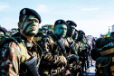 Aproximadamente 20 mil pessoas acompanharam neste sábado (7), em Curitiba, o desfile cívico-militar que comemora os 197 anos da Proclamação da Independência, segundo estimativas da Polícia Militar do Paraná. O governador Carlos Massa Ratinho Junior assistiu a solenidade de 7 de Setembro na Avenida Cândido de Abreu, acompanhado de sua família, do comandante da 5ª Divisão do Exército, general de divisão José Russo Assumpção Delgado, do vice-governador Darci Piana e de diversas autoridades.