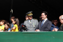 Aproximadamente 20 mil pessoas acompanharam neste sábado (7), em Curitiba, o desfile cívico-militar que comemora os 197 anos da Proclamação da Independência, segundo estimativas da Polícia Militar do Paraná. O governador Carlos Massa Ratinho Junior assistiu a solenidade de 7 de Setembro na Avenida Cândido de Abreu, acompanhado de sua família, do comandante da 5ª Divisão do Exército, general de divisão José Russo Assumpção Delgado, do vice-governador Darci Piana e de diversas autoridades.