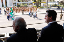 Aproximadamente 20 mil pessoas acompanharam neste sábado (7), em Curitiba, o desfile cívico-militar que comemora os 197 anos da Proclamação da Independência, segundo estimativas da Polícia Militar do Paraná. O governador Carlos Massa Ratinho Junior assistiu a solenidade de 7 de Setembro na Avenida Cândido de Abreu, acompanhado de sua família, do comandante da 5ª Divisão do Exército, general de divisão José Russo Assumpção Delgado, do vice-governador Darci Piana e de diversas autoridades.