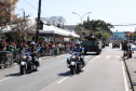 Aproximadamente 20 mil pessoas acompanharam neste sábado (7), em Curitiba, o desfile cívico-militar que comemora os 197 anos da Proclamação da Independência, segundo estimativas da Polícia Militar do Paraná. O governador Carlos Massa Ratinho Junior assistiu a solenidade de 7 de Setembro na Avenida Cândido de Abreu, acompanhado de sua família, do comandante da 5ª Divisão do Exército, general de divisão José Russo Assumpção Delgado, do vice-governador Darci Piana e de diversas autoridades.