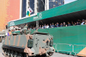 Aproximadamente 20 mil pessoas acompanharam neste sábado (7), em Curitiba, o desfile cívico-militar que comemora os 197 anos da Proclamação da Independência, segundo estimativas da Polícia Militar do Paraná. O governador Carlos Massa Ratinho Junior assistiu a solenidade de 7 de Setembro na Avenida Cândido de Abreu, acompanhado de sua família, do comandante da 5ª Divisão do Exército, general de divisão José Russo Assumpção Delgado, do vice-governador Darci Piana e de diversas autoridades.