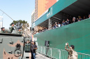 Aproximadamente 20 mil pessoas acompanharam neste sábado (7), em Curitiba, o desfile cívico-militar que comemora os 197 anos da Proclamação da Independência, segundo estimativas da Polícia Militar do Paraná. O governador Carlos Massa Ratinho Junior assistiu a solenidade de 7 de Setembro na Avenida Cândido de Abreu, acompanhado de sua família, do comandante da 5ª Divisão do Exército, general de divisão José Russo Assumpção Delgado, do vice-governador Darci Piana e de diversas autoridades.